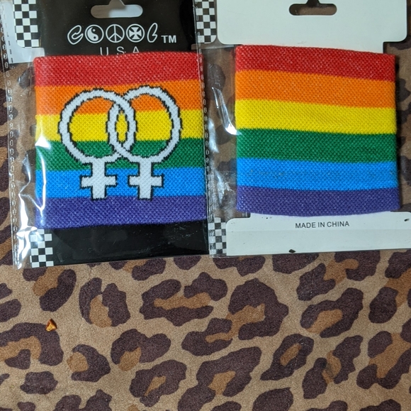 Pack of 2 rainbow female symbol wristbands - Picture 2 of 2